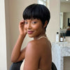 Coupe Pixie Vintage Chic Cheveux Naturels Frange Pleine Et Favoris Dessinés