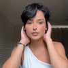 Pixie Cut Romantique à la Française Carré Court Légèrement Ondulé Volume Naturel & Chic