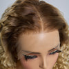 𝐏𝐫𝐞̂𝐭 𝐞𝐧 𝟐𝟒𝐡⚡18 Pouces HD Full Lace Perruque Fait à La Main Kinky Curly Racines Brunes Se Fondant Dans Du Blonde