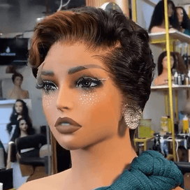 Patron Mature Dentelle Entièrement Transparente Couleur Highlight Perruque Courte